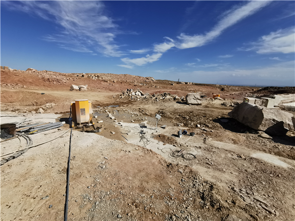 長沙凱發超硬材料科技有限公司,長沙礦山石材開采設備銷售,長沙金剛石繩鋸機銷售,金剛石串珠繩生產銷售，水平鉆機生產銷售